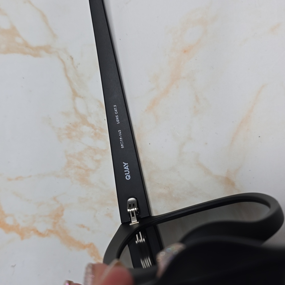 Quay Sunglasses - It's My Way in Black/Smoke Lens Mate Oversized Sunglasses Nwot - Picture 7 of 10